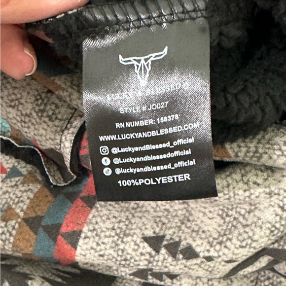 Lucky & Blessed Aztec Sherpa Jacket size Medium - Picture 7 of 16